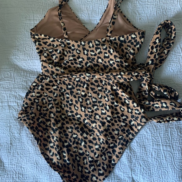 Aerie leopard wrap one-piece swimsuit - Picture 7 of 10